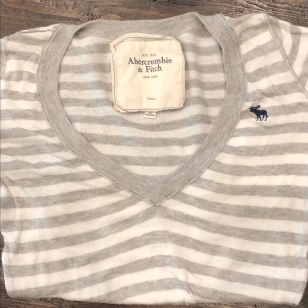A&F 3 quarter length long sleeve sweater.